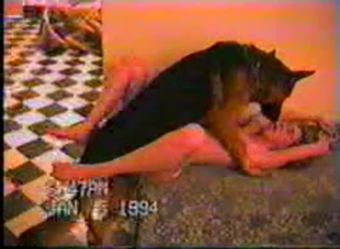 Video: Naked lady got fucked in homemade beastiality dog sex