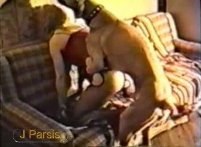 Video :Onlyzoo -Hot dog sex on the couch with beastiality lover
