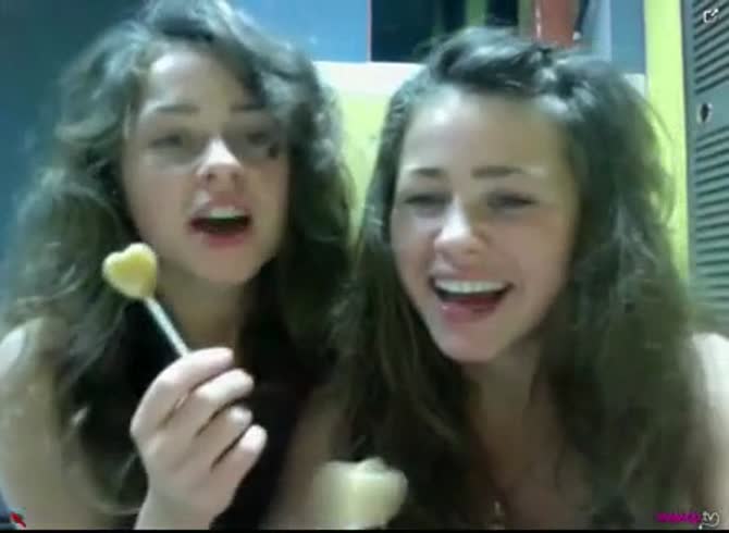 Video :Incest sisters kissing and licking each other's tits on cam