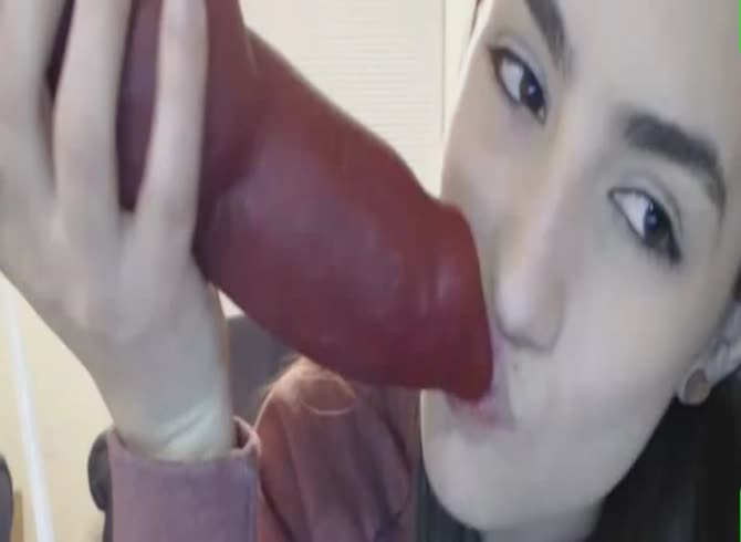 Video :Canine dildo got sucked by amateur webcam girl